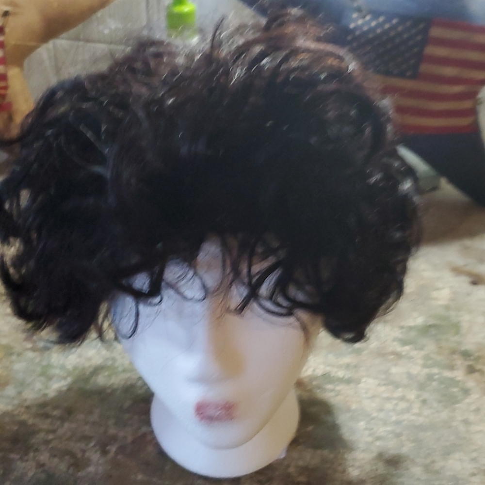 WIG - Picture 2 of 3
